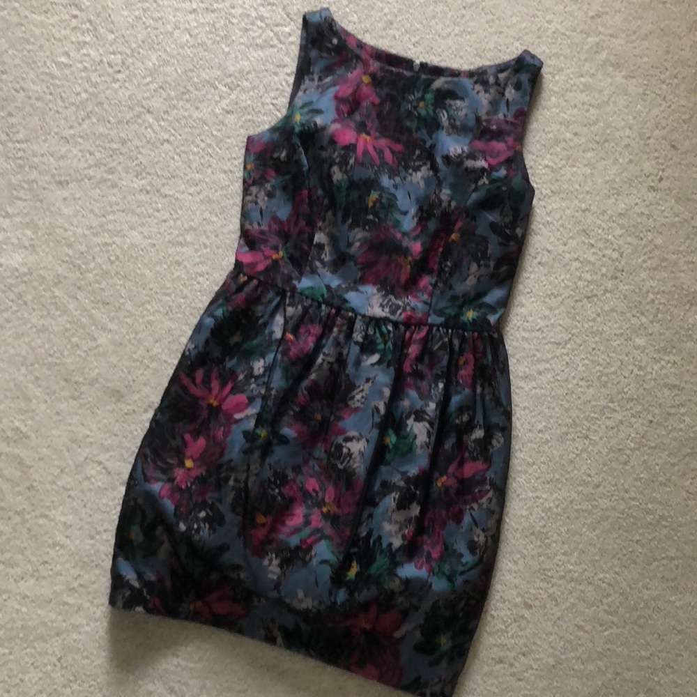 Darling mini dress with deep floral print size sm